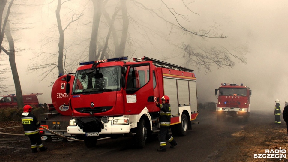 Pożar dworku w Bukowie Polanowskim fot. Adam Wójcik [Radio Szczecin]
