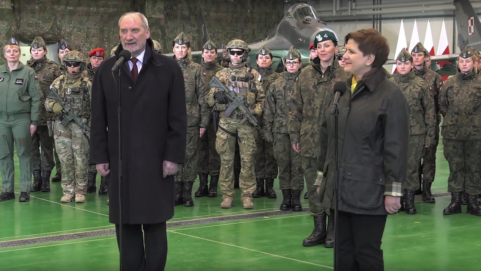 Antoni Macierewicz i Beata Szydło. Fot. Kancelaria Premiera youtube
