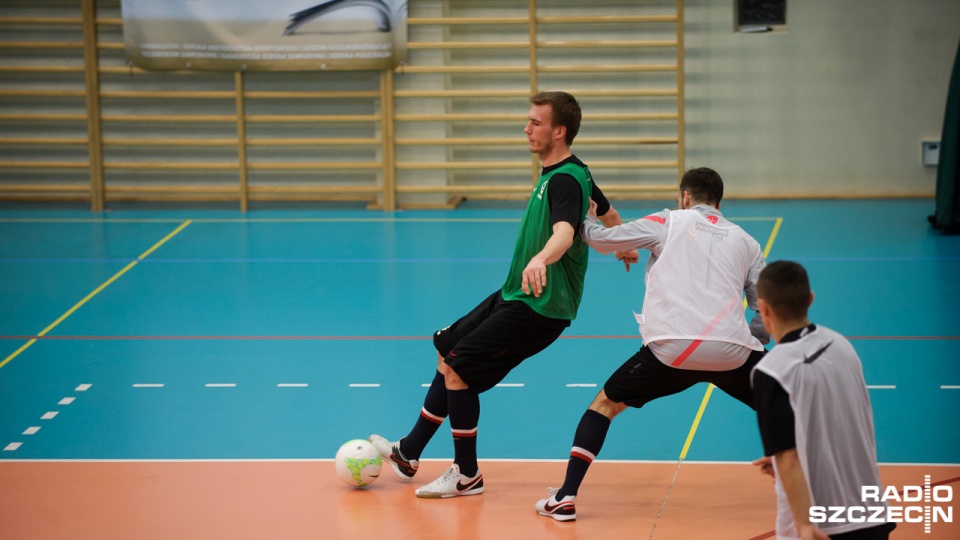 Reprezentacja futsalu w Policach przed meczem Polska-Kazachstan. Fot. Konrad Nowak [Radio Szczecin]