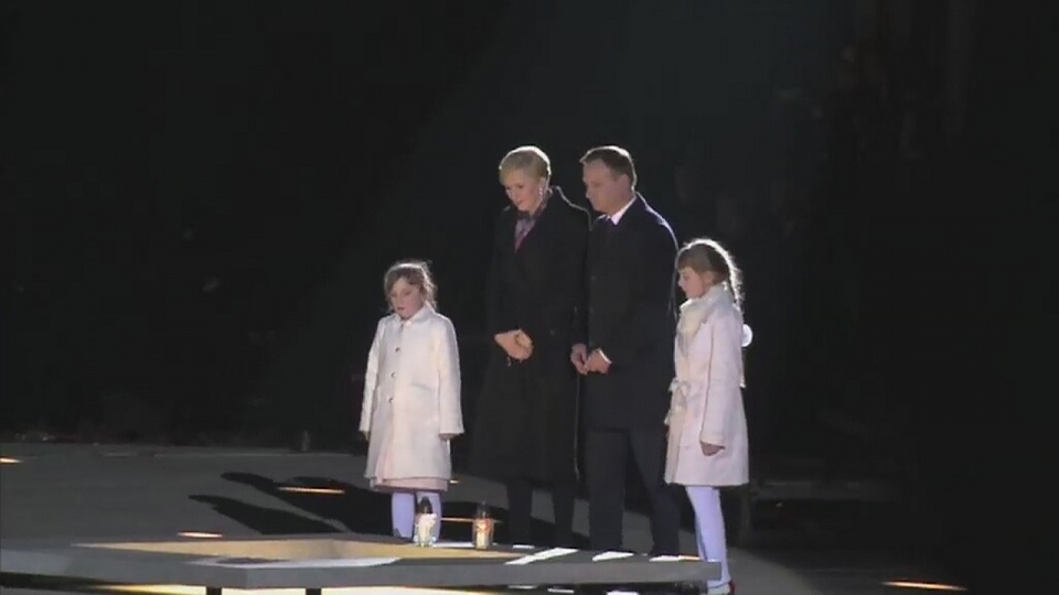 To niezwykle przejmujące muzeum. Polska i sprawiedliwość dziejowa potrzebowała takiego pomnika - mówił prezydent Andrzej Duda podczas uroczystego otwarcia Muzeum Polaków Ratujących Żydów na Podkarpaciu. Fot. TVN24/x-news