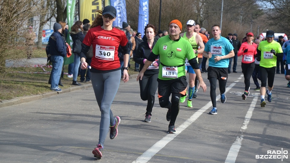 Blisko 1200 zawodników stanęło na starcie organizowanego w Kołobrzegu Międzynarodowego Biegu Zaślubin. Fot. Przemysław Polanin [Radio Szczecin]