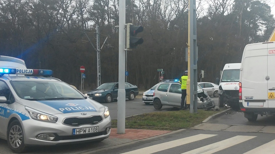 Wypadek na skrzyżowaniu Wojska Polskiego z Szafera. Fot. Jacek Mrowczyński [Słuchacz]