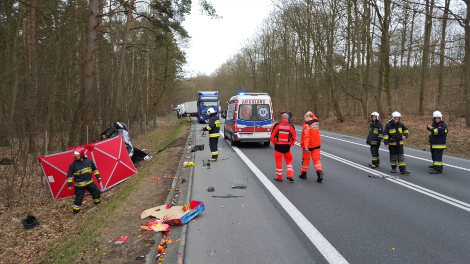 Śmiertelny wypadek na krajowej "trójce" w okolicach Dargobądza. Fot. Andrzej Ryfczyński/ikamien.pl