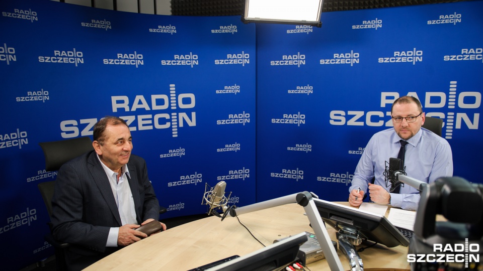 Janusz Żmurkiewicz w studiu Radia Szczecin. Fot. Konrad Nowak [Radio Szczecin]