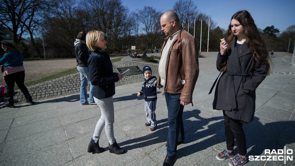 Nowoczesna rozdawała Konstytucję. Fot. Konrad Nowak [Radio Szczecin]