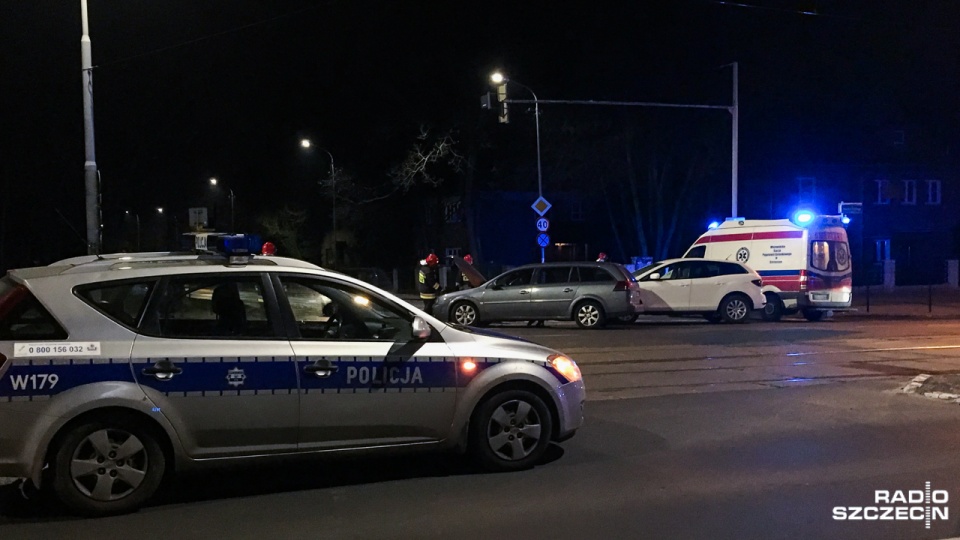 Wypadek na rogu al. Wojska Polskiego i Traugutta. Fot. Konrad Nowak [Radio Szczecin]