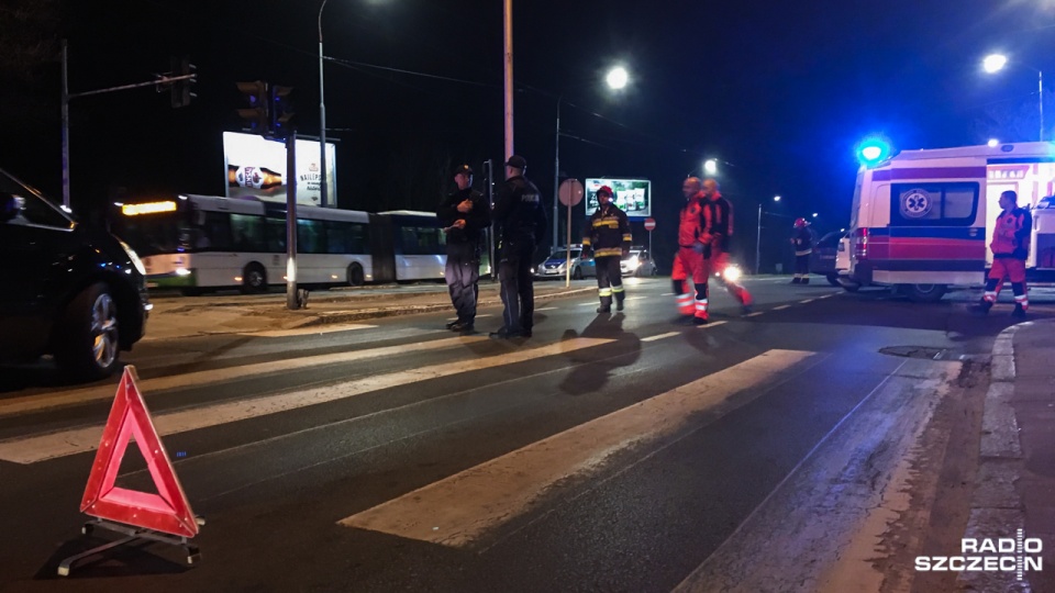 Wypadek na rogu al. Wojska Polskiego i Traugutta. Fot. Konrad Nowak [Radio Szczecin]