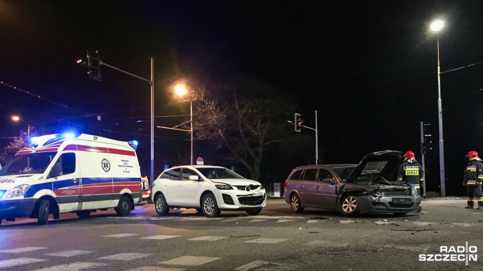 Wypadek na rogu al. Wojska Polskiego i Traugutta. Fot. Konrad Nowak [Radio Szczecin]