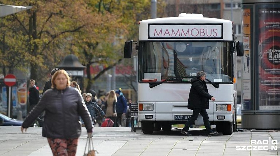 W czterech miejscowościach w regionie: Białogardzie, Goleniowie, Cedyni i Świnoujściu - można w poniedziałek wykonać bezpłatne badania piersi w mammobusach, które będą przyjmować pacjentki od godziny 9 do 17. Fot. Łukasz Szełemej [Radio Szczecin/Archiwum]