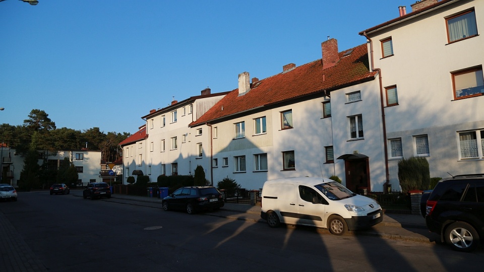 Chłopczyk stał na parapecie mieszkania na pierwszym piętrze. Fot. Andrzej Ryfczyński/iswinoujscie.pl