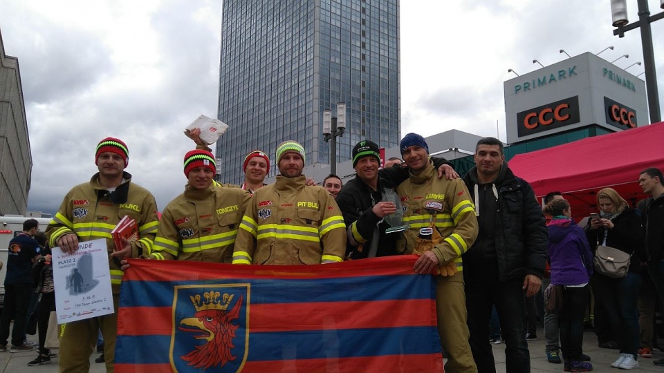 Podczas Międzynarodowych Zawodów w Berlinie szczecinianie zajęli dwa pierwsze miejsca i jedno drugie w biegu na szczyt wieżowca stojącego przy Alexanderplatz. Fot. Archiwum prywatne