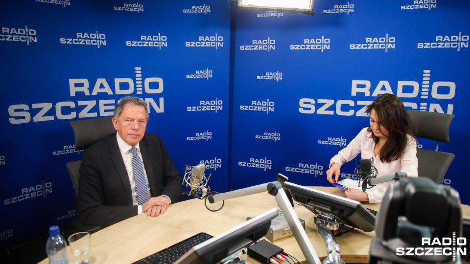 Dariusz Rosati w studiu Radia Szczecin. Fot. Konrad Nowak [Radio Szczecin]