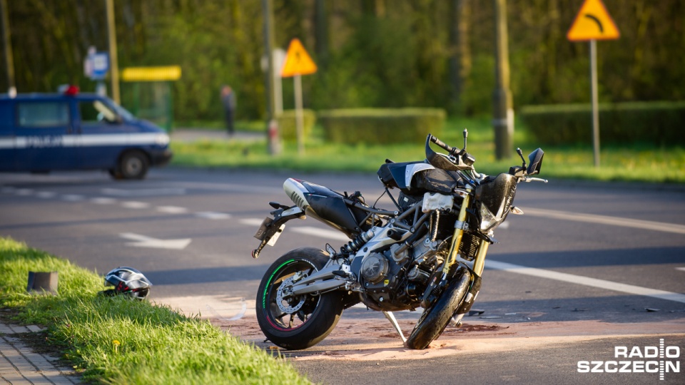 Wypadek przy Zakładach Chemicznych w Policach. Motocyklista zderzył się z cysterną. Fot. Konrad Nowak [Radio Szczecin]
