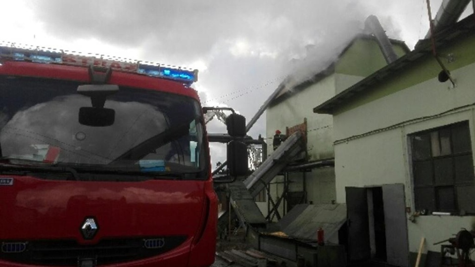 Palił się silos z trocinami w zakładzie drzewnym w Sławnie. Fot. Internauta