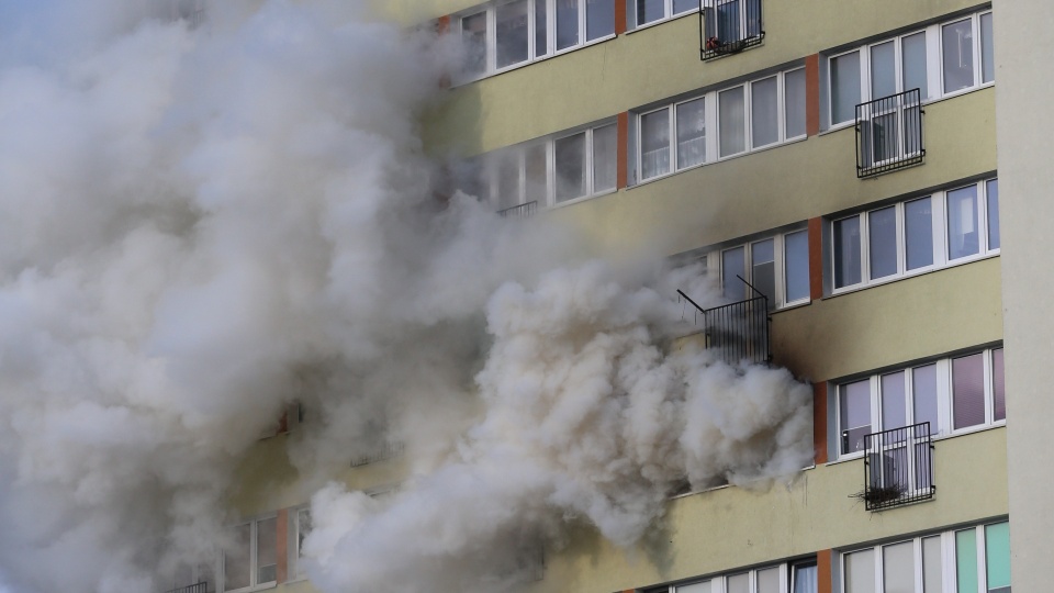 Pożar w mieszkaniu przy ulicy Grunwaldzkiej w Świnoujściu. Fot. Sławomir Ryfczyński / iswinoujscie.pl