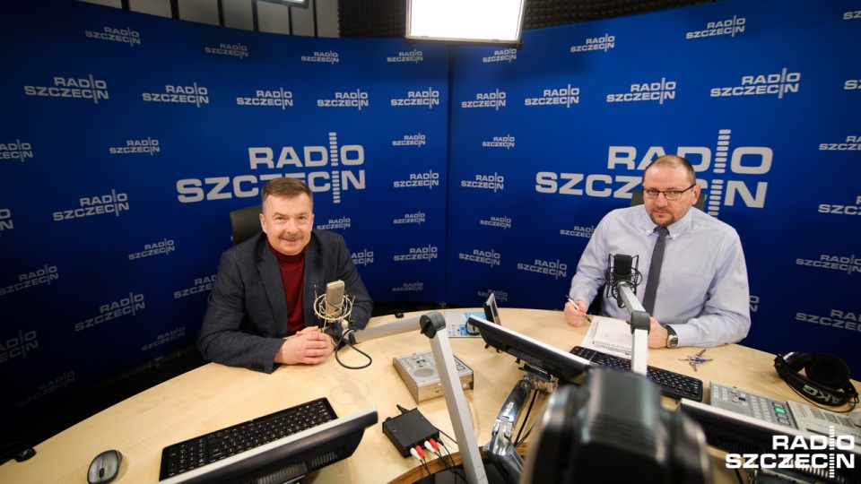 Dariusz Wieczorek w studiu Radia Szczecin. Fot. Konrad Nowak [Radio Szczecin]