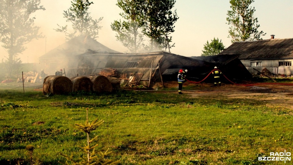 Pożar w miejscowości Gąskowo w powiecie kołobrzeskim. Fot. Adam Wójcik [Radio Szczecin]