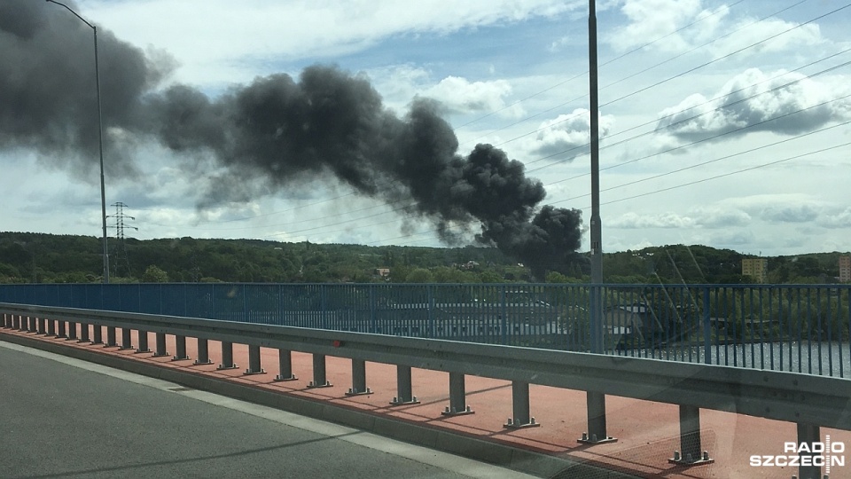 Płonie budynek pieczarkarni przy ulicy Twardej. Fot. Internauta