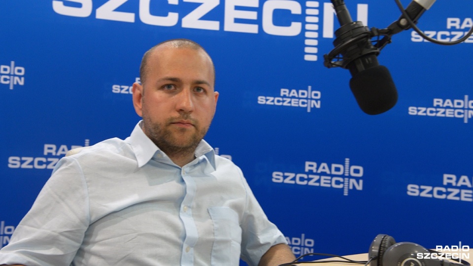 Według zachodniopomorskiego koordynatora Zmiany Michała Tuczyka, służby w ten sposób szantażują działaczy partii przed lipcowym szczytem NATO w Polsce, któremu formacja się sprzeciwia. Fot. Maciej Myszkowiak [Radio Szczecin]