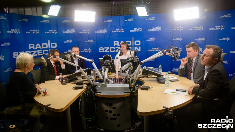 Spór wokół Trybunału Konstytucyjnego należy zażegnać w kraju - mówili goście "Kawiarenki politycznej" Radia Szczecin. Fot. Konrad Nowak [Radio Szczecin]