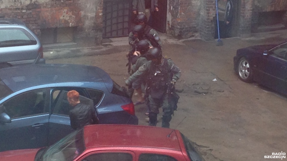 Akcja policyjnych antyterrorystów przy ul. Bohaterów Getta. Fot. Maciej Myszkowiak [Radio Szczecin]