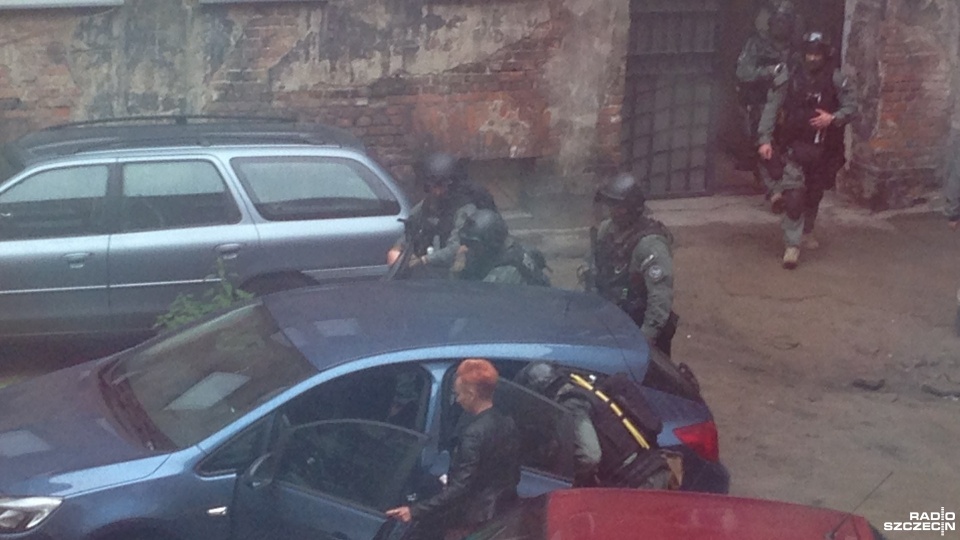 Akcja policyjnych antyterrorystów przy ul. Bohaterów Getta. Fot. Maciej Myszkowiak [Radio Szczecin]