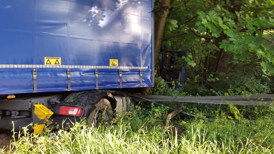 Na S3 w okolicach Międzyzdrojów doszło do kolizji ciężarówki z autem. Fot. Sławomir Ryfczyński / iswinoujscie.pl