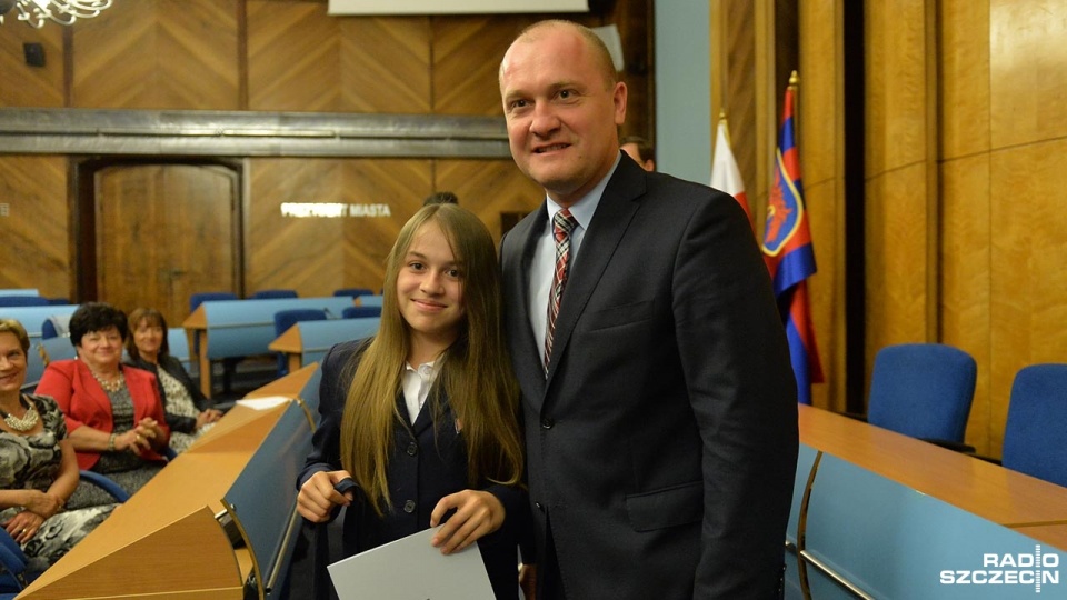 Najzdolniejsi uczniowie szczecińskich szkół zostali wyróżnieni przez prezydenta miasta. Fot. Łukasz Szełemej [Radio Szczecin]
