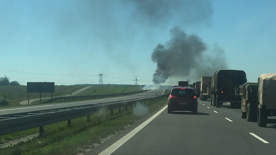 Pożar samochodu na trasie S3. Fot. Andrzej Piątak