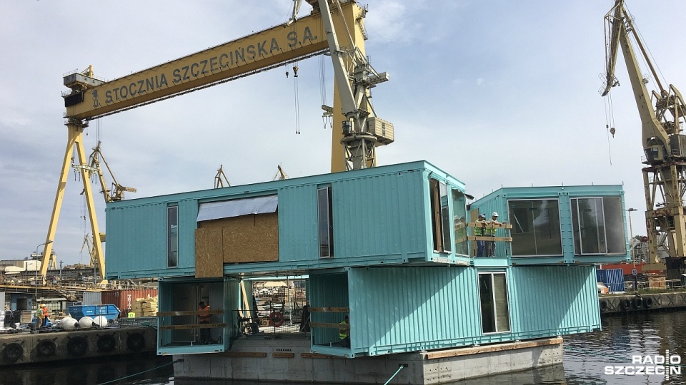 Pływający akademik powstaje w Szczecińskim Parku Przemysłowym. Fot. Grzegorz Gibas [Radio Szczecin]