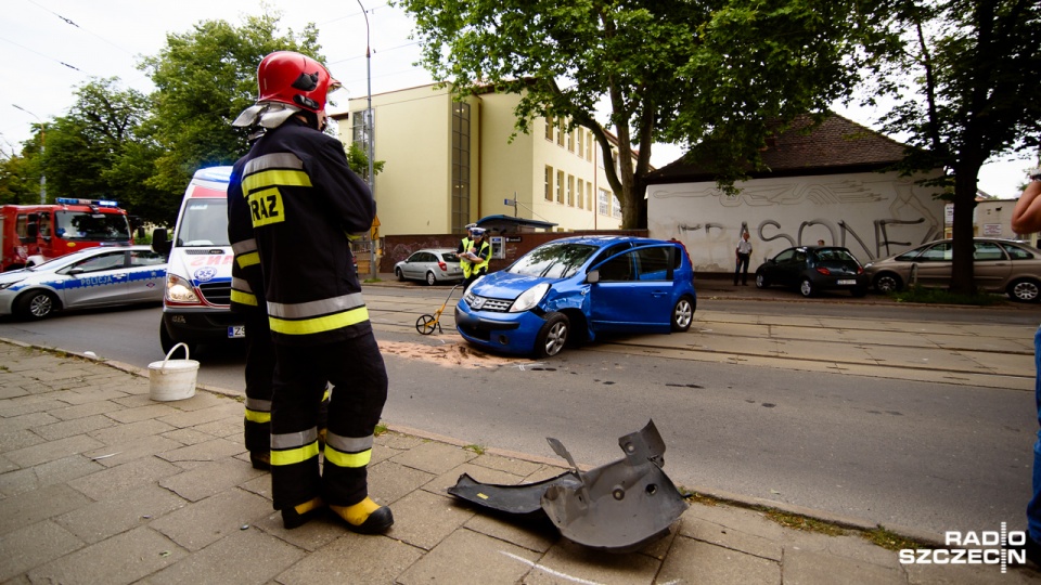 Wypadek na Powstańców Wielkopolskich. Dwie osoby ranne. Fot. Konrad Nowak [Radio Szczecin]
