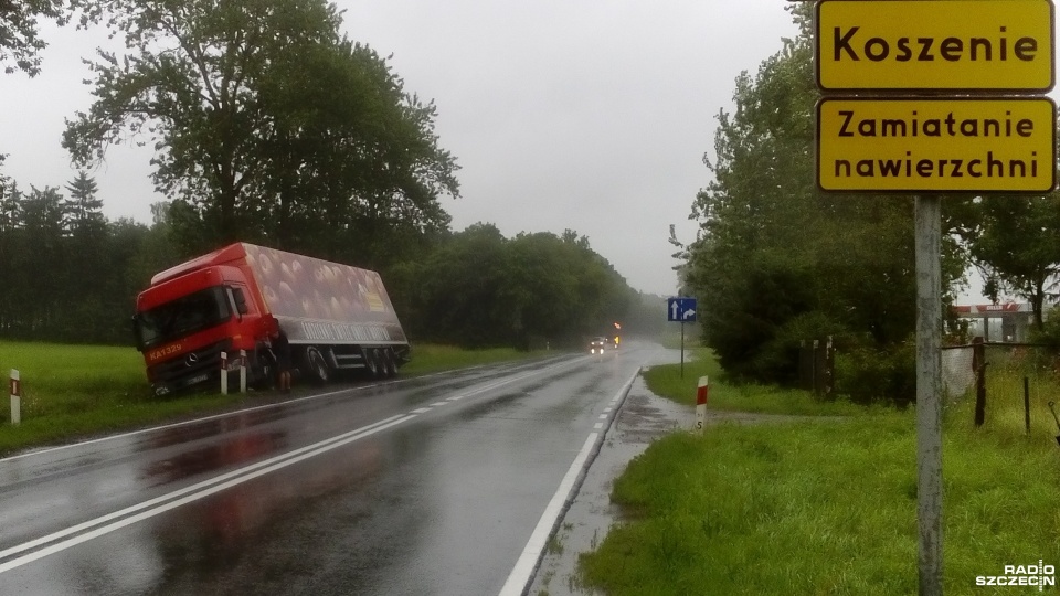 Utrudnienia na drodze krajowej nr 11. Fot. Adam Wójcik [Radio Szczecin]