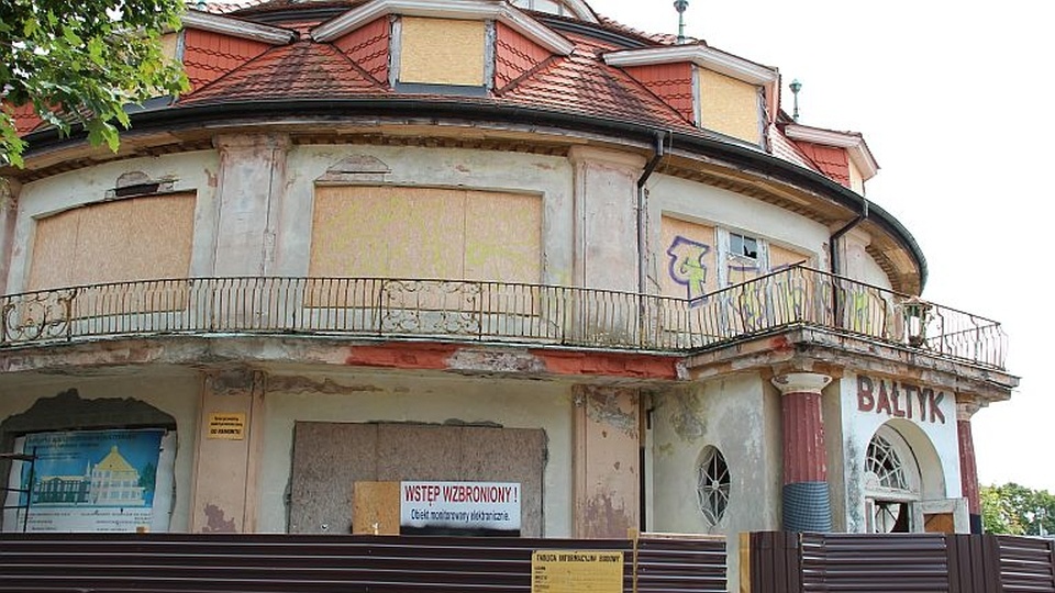 Hotel Bałtyk w Międzyzdrojach po raz kolejny wystawiony na sprzedaż. Fot. Piotr Kołodziejski [Radio Szczecin/Archiwum]