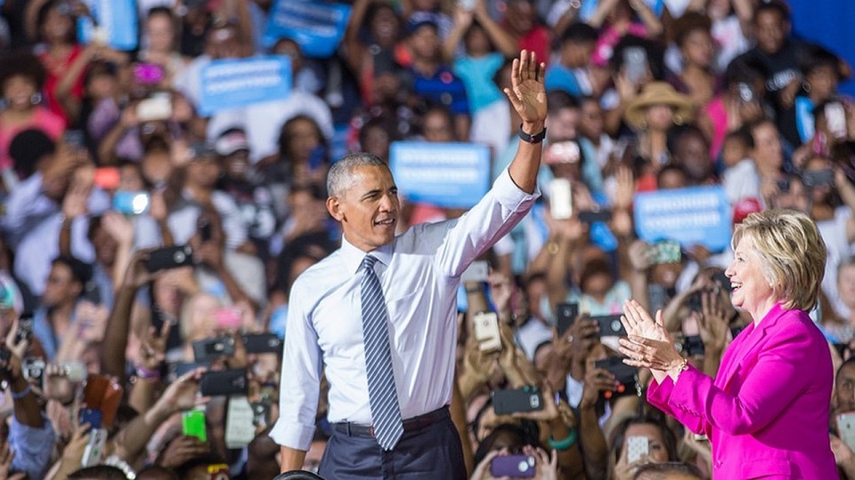 Barack Obama i Hilary Clinton na jednym z lipcowych wieców. Fot. Hilary Clinton Twitter