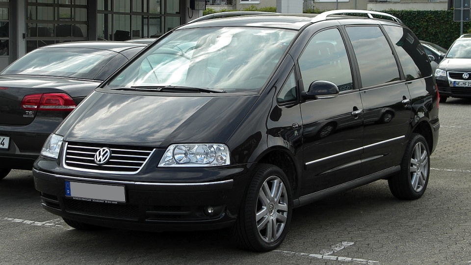 Takiego Volkswagena Sharana skradziono trojaczkom z Gościna. Fot. wikipedia.org