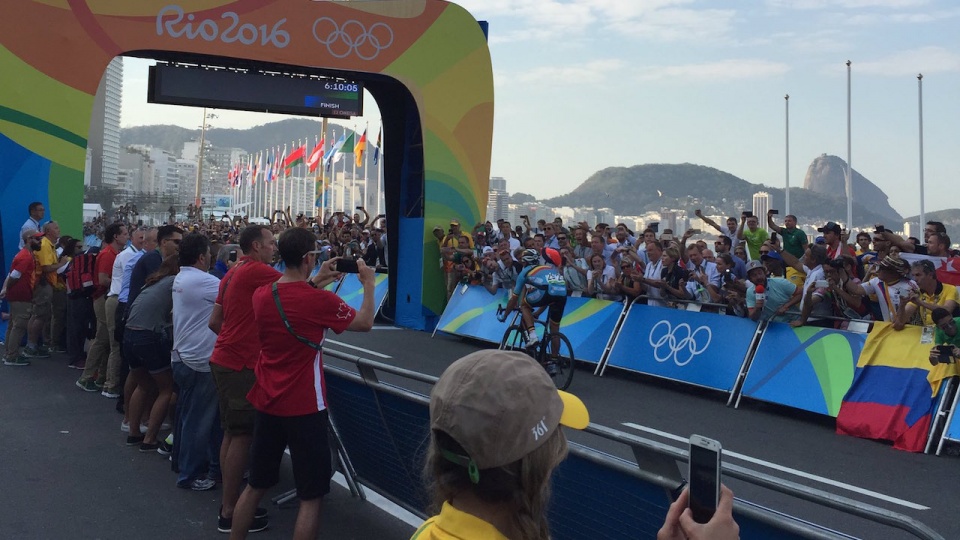 Greg Van Avermaet pierwszy wjechał na metę. Fot. UCI Twitter