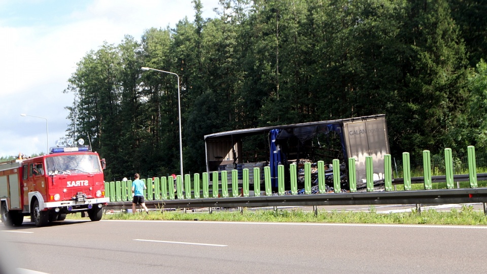 Ogień w naczepie ciężarówki na S3. Fot. Czytelnik iswinoujscie.pl