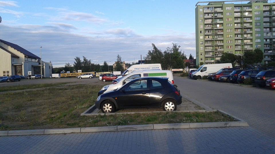 Mieszkańcy Prawobrzeża będą mieli kolejne miejsca parkingowe. Powstaną przy ul. Iwaszkiewicza na osiedlu Majowym. Fot. Mat. ZUK