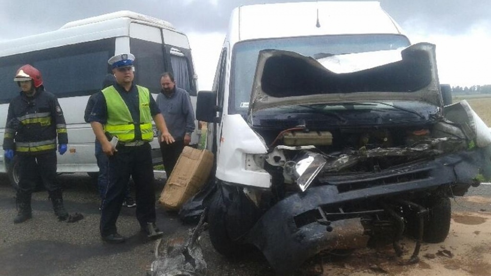 Wypadek na drodze krajowej numer 11 w miejscowości Tymień pod Koszalinem. Fot. Straż pożarna