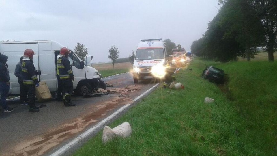 Wypadek na drodze krajowej numer 11 w miejscowości Tymień pod Koszalinem. Fot. Straż pożarna