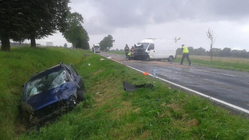 Wypadek na drodze krajowej numer 11 w miejscowości Tymień pod Koszalinem. Fot. Straż pożarna