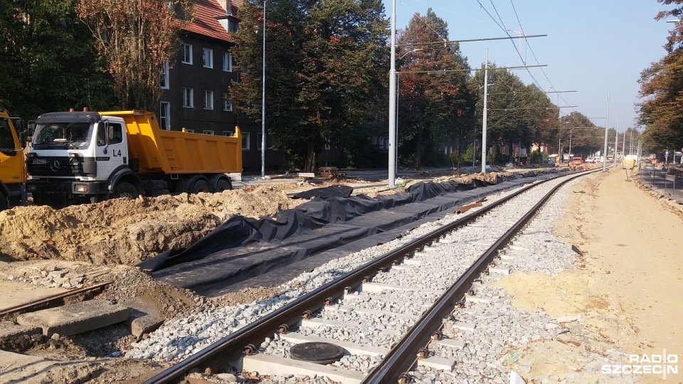 Budowa nowego ronda u zbiegu Żołnierskiej z Wernyhory i Reduty Ordona wchodzi w kolejny etap realizacji inwestycji. Fot. Marek Borowiec [Radio Szczecin]