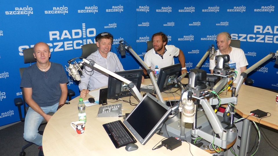 Goście "Kawiarenki politycznej" od lewej: Marek Duklanowski, Piotr Tolko (prowadzący audycję), Marek Kolbowicz i Paweł Bartnik. Fot. Jakub Lisowski [Radio Szczecin]