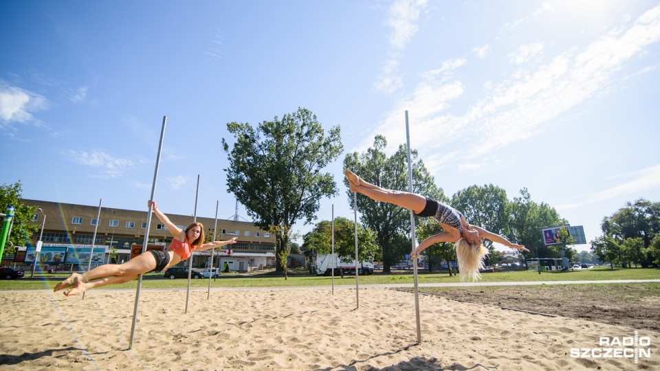 Pierwszy w Polsce park do tańca na rurze. Fot. Konrad Nowak [Radio Szczecin]