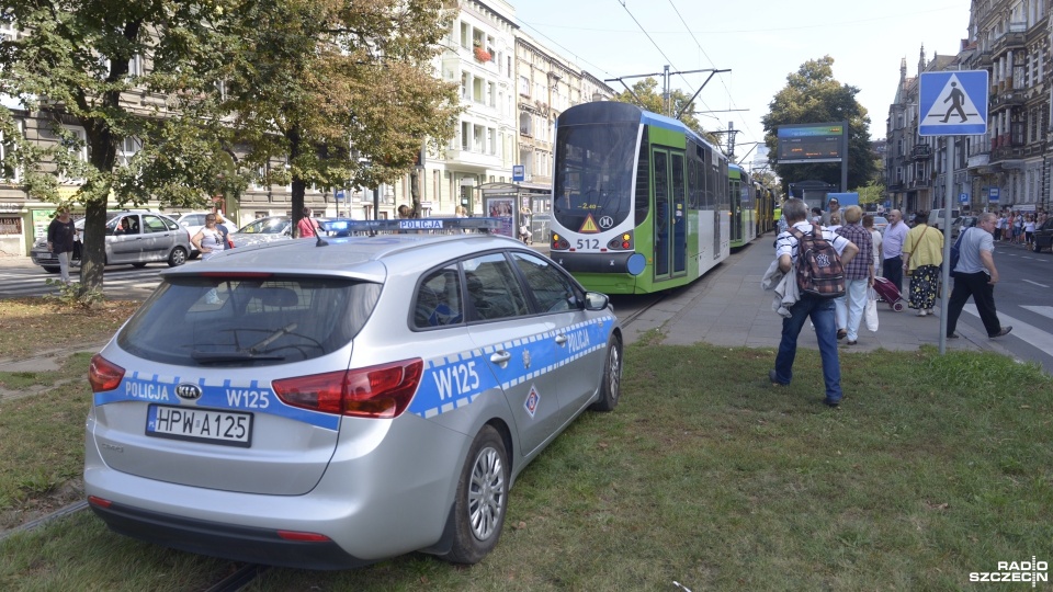 Tramwaj linii 5 przytrzasnął drzwiami pasażera. Fot. Piotr Sawiński [Radio Szczecin]