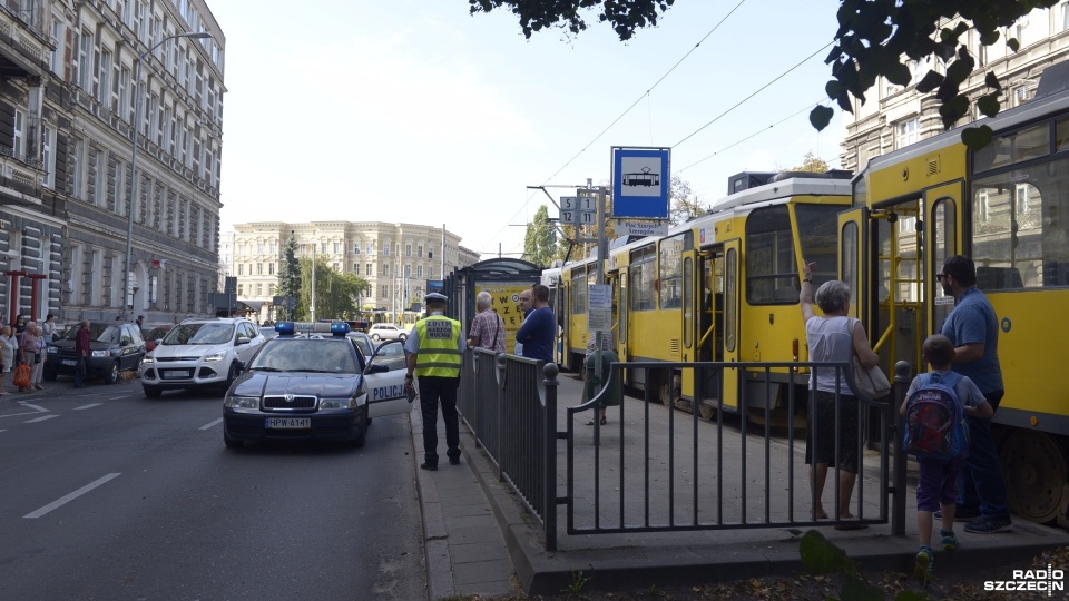 Tramwaj linii 5 przytrzasnął drzwiami pasażera. Fot. Piotr Sawiński [Radio Szczecin]