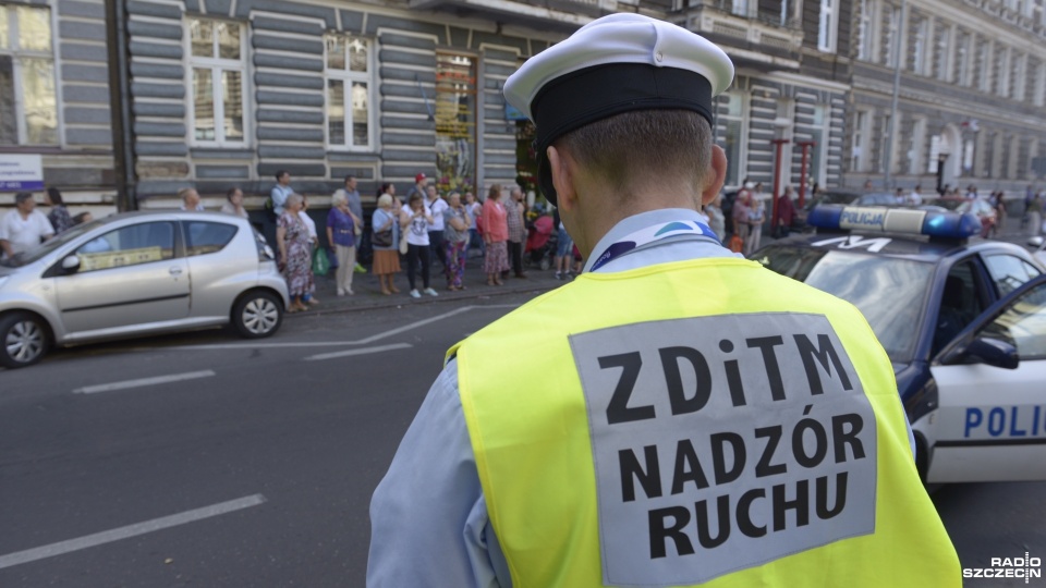 Tramwaj linii 5 przytrzasnął drzwiami pasażera. Fot. Piotr Sawiński [Radio Szczecin]
