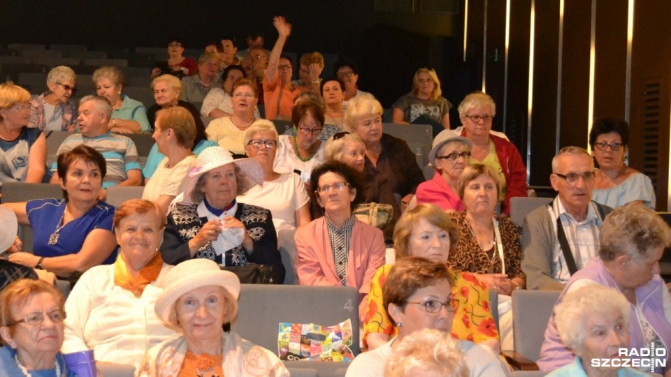 Seniorzy opanowali Kołobrzeg. Trwa uroczyste otwarcie Senioraliów, czyli święta słuchaczy Uniwersytetów Trzeciego Wieku. Fot. Przemysław Polanin [Radio Szczecin]
