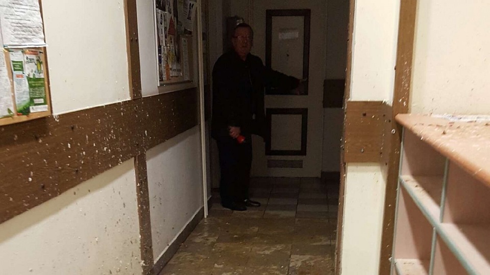 Ścieki zalały UM Kołobrzeg. Fot. Przemysław Polanin [Radio Szczecin]