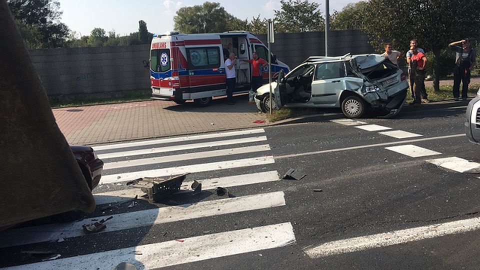 Ciężarówka i dwa auta osobowe zderzyły się na ulicy Taczaka. Fot. Grzegorz Karpiński [Słuchacz Radia Szczecin]